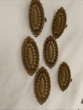 Vintage Brass Floral Oval Drawer Pulls - Gold Tone